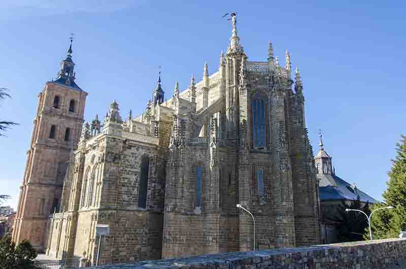 León 008 - Astorga - catedral de Santa María de Astorga.jpg